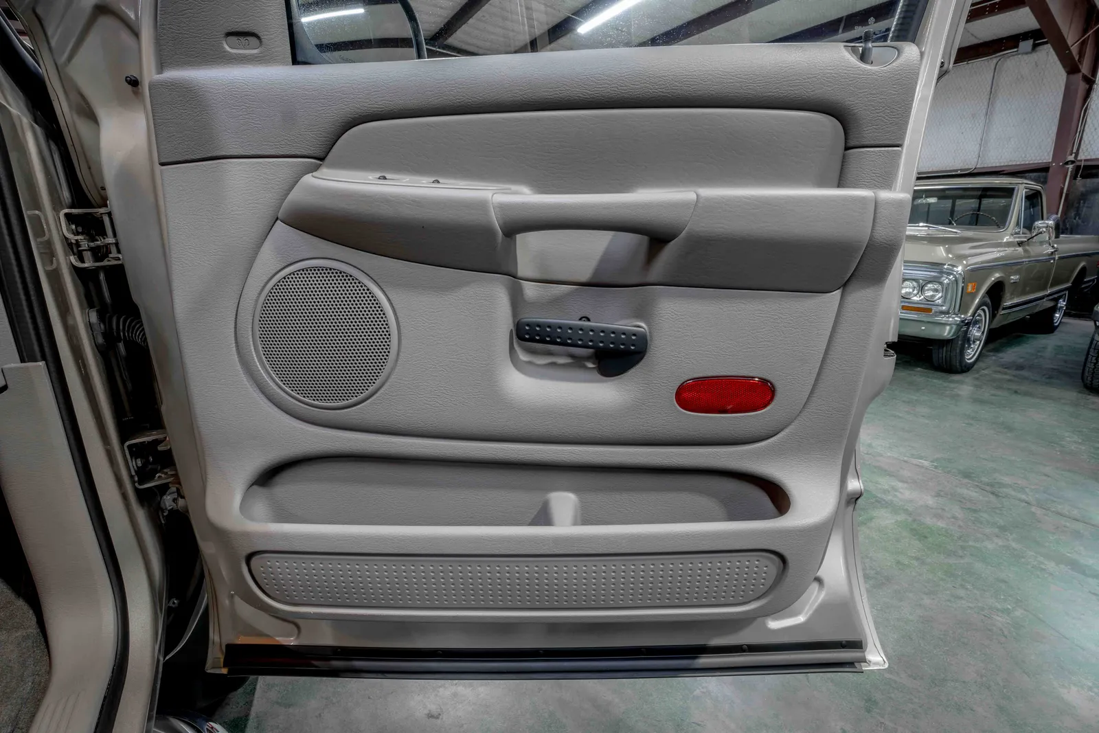 1 Owner 2003-Dodge-Ram1500-LightAlmondPearlMetallic-377959-47.jpg